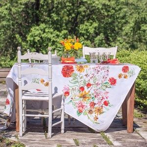 April Cornell Zinnia Bouquet Tablecloth 54x54 NWT
